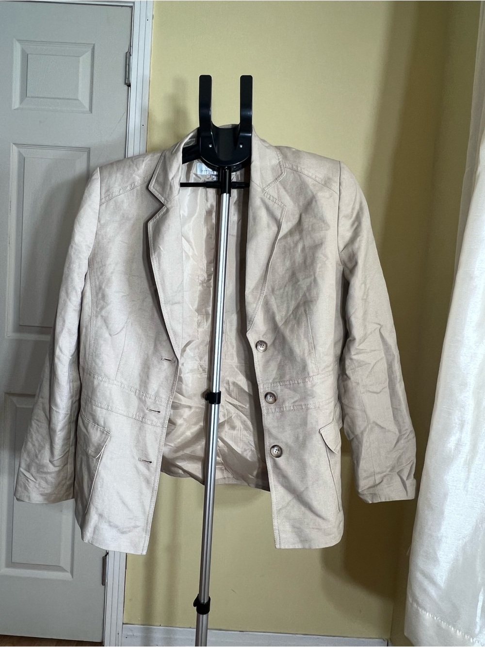 Tahari Arthur S. Levine Women’s Linen-Blend Blazer